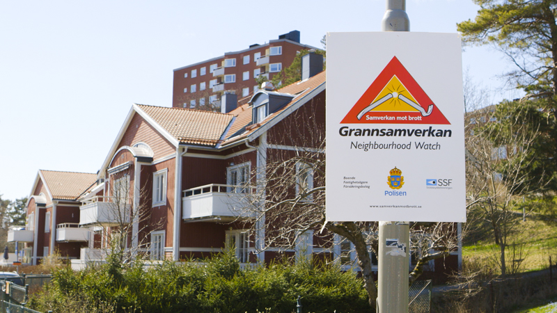 Grannsamverkan i bostadsområde.